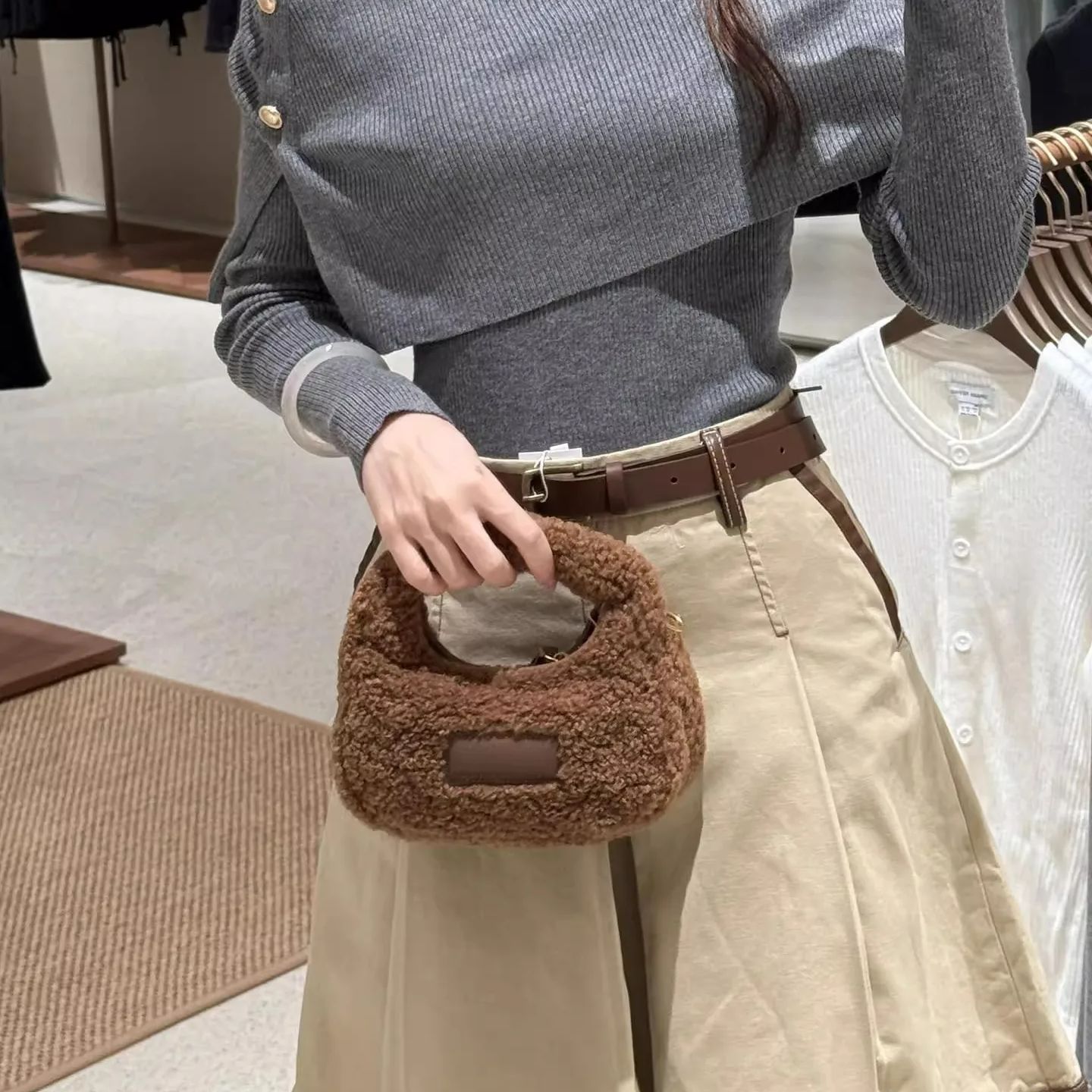 반달 디자인 양털 핸드백 클러치백 여성용 2025 겨울 - Half Moon Bag Suede 리뷰 및 가격
